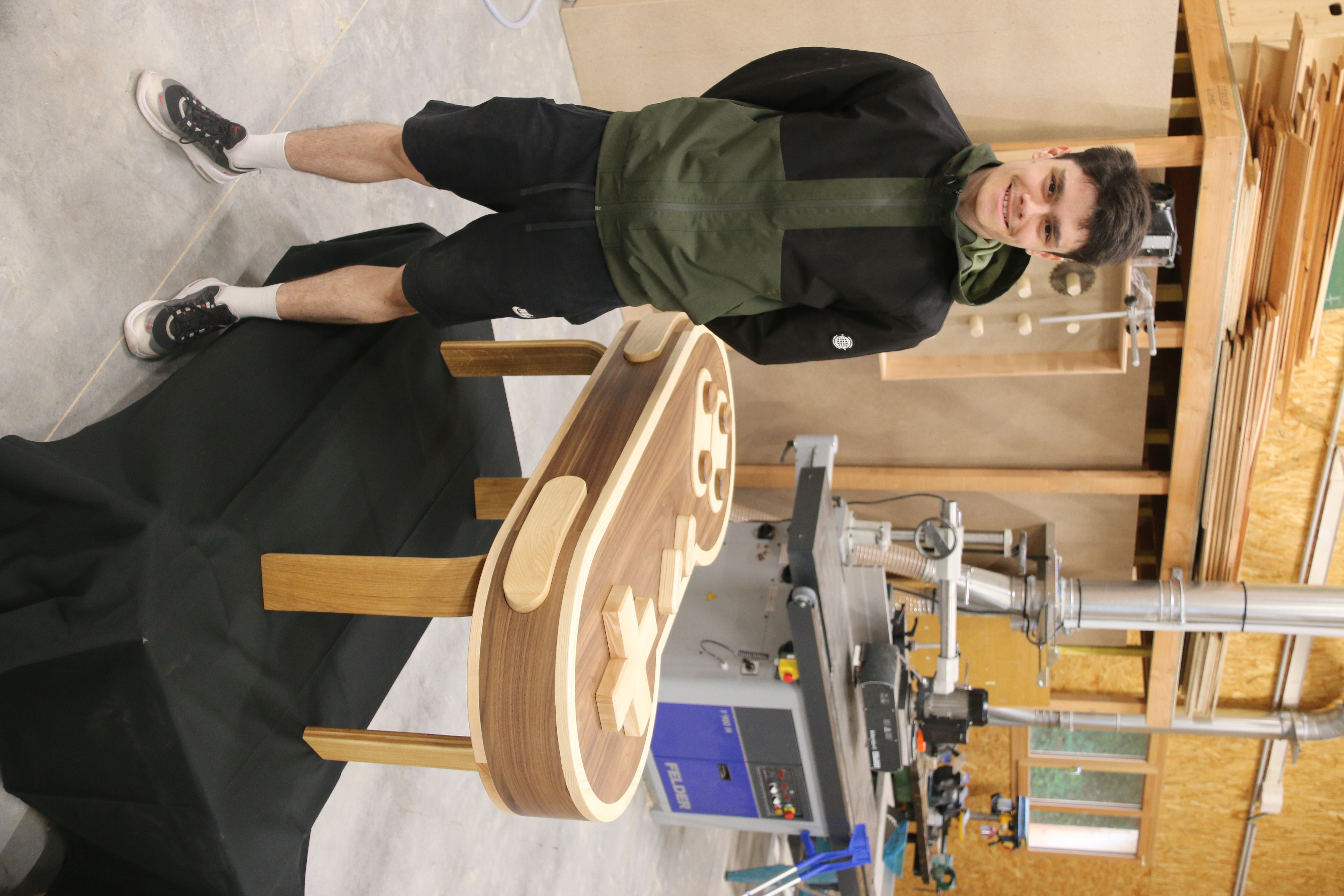 M.CHARREYRON avec son ouvrage