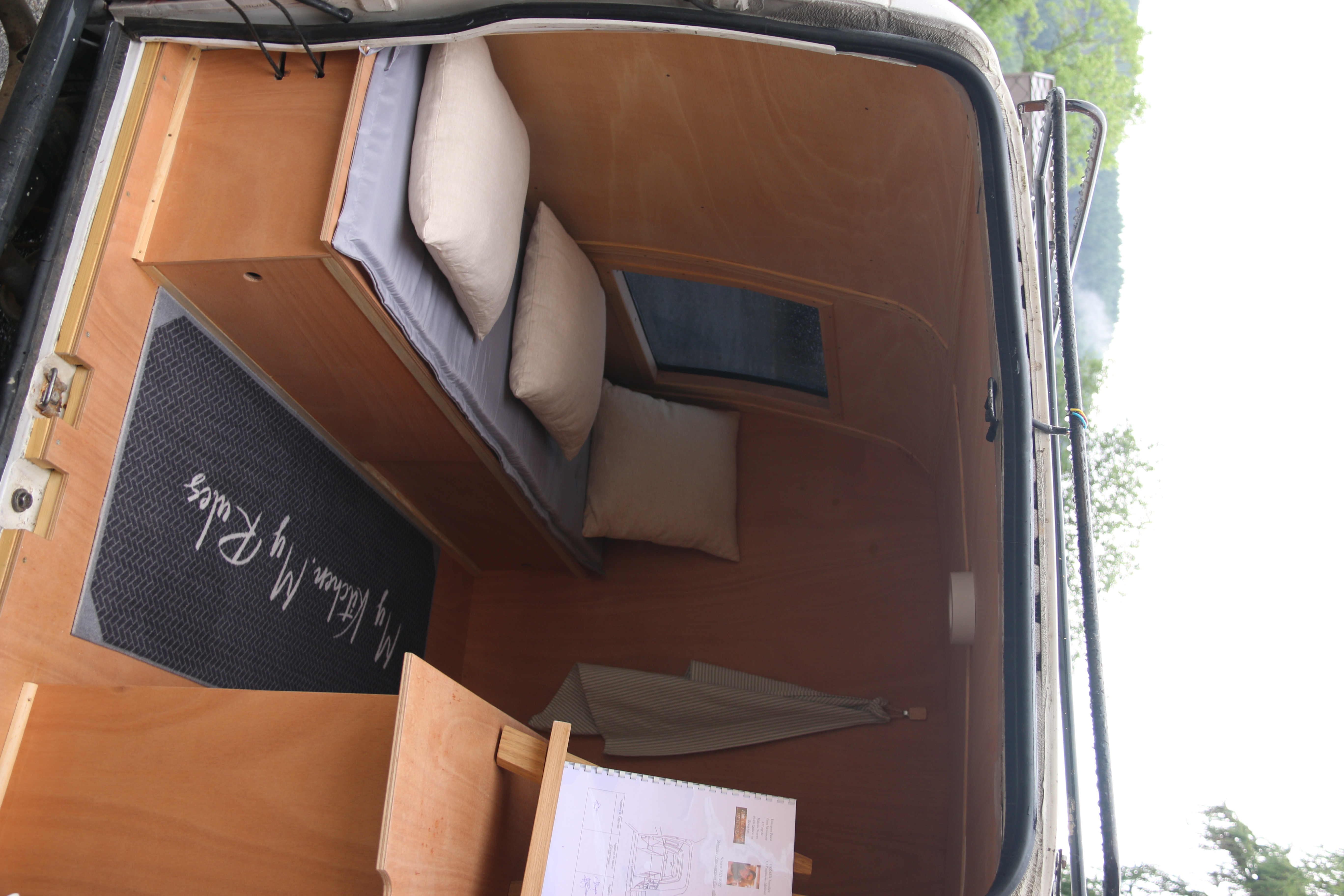 Intérieur d'une camionnette réalisé par M.HEZARD
