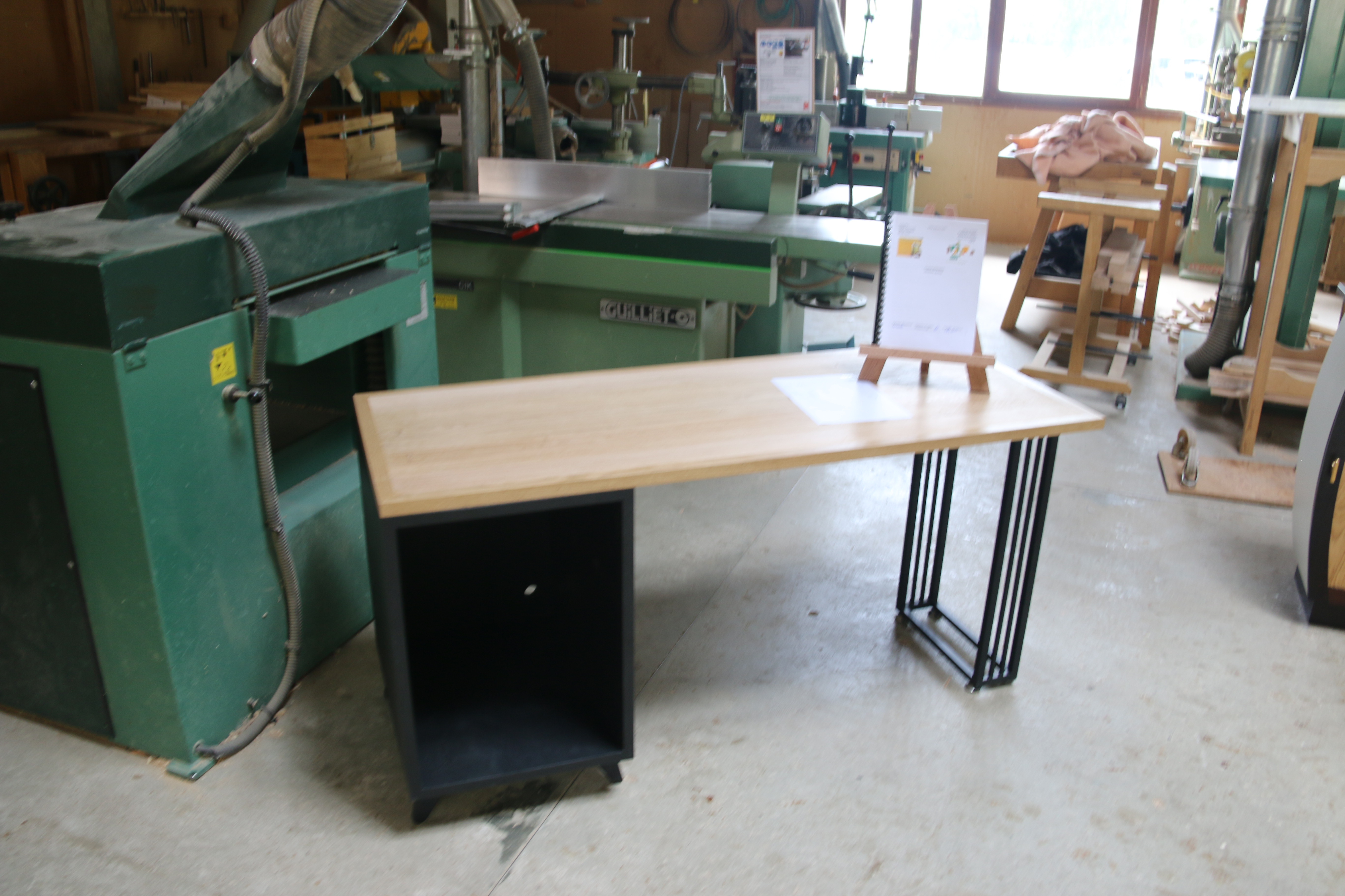Bureau réalisé par M.JOLIVET